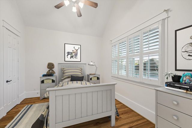 1332 W 21st Street C, Houston, TX 77008