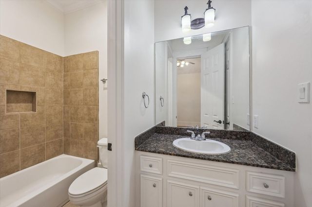1332 W 21st Street C, Houston, TX 77008