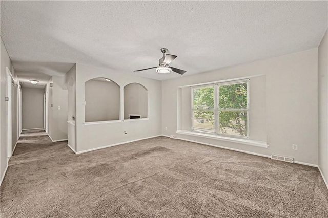 1613 N Glen Ellyn Street, Independence, MO 64056