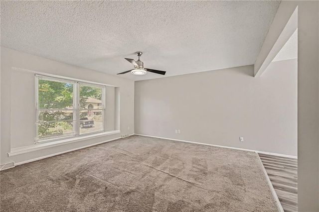 1613 N Glen Ellyn Street, Independence, MO 64056