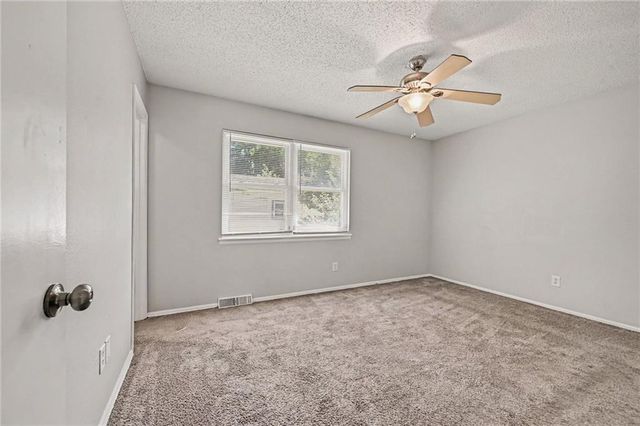 1613 N Glen Ellyn Street, Independence, MO 64056