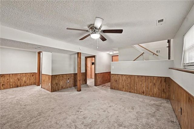 1613 N Glen Ellyn Street, Independence, MO 64056
