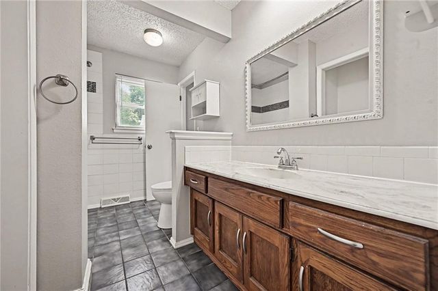 1613 N Glen Ellyn Street, Independence, MO 64056