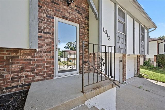 1613 N Glen Ellyn Street, Independence, MO 64056