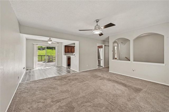 1613 N Glen Ellyn Street, Independence, MO 64056