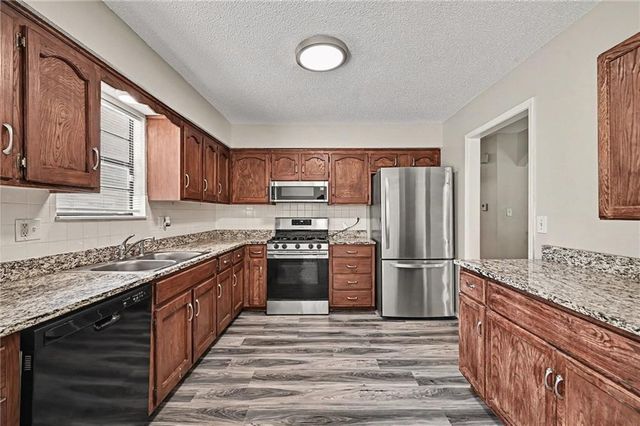 1613 N Glen Ellyn Street, Independence, MO 64056