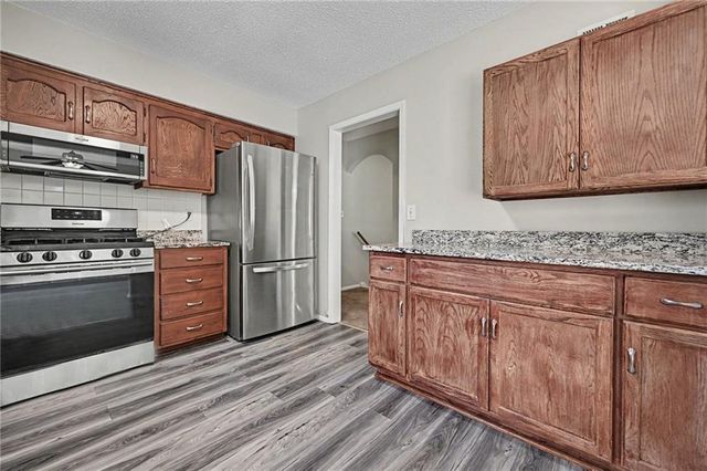 1613 N Glen Ellyn Street, Independence, MO 64056