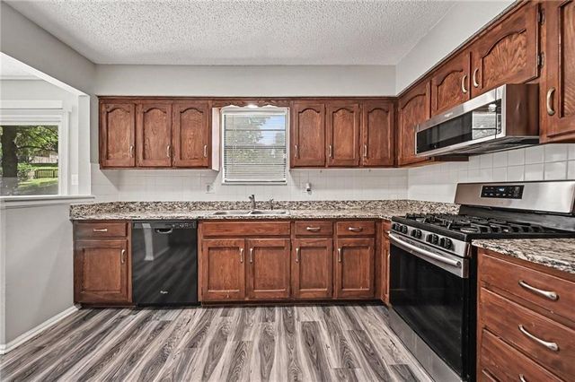1613 N Glen Ellyn Street, Independence, MO 64056
