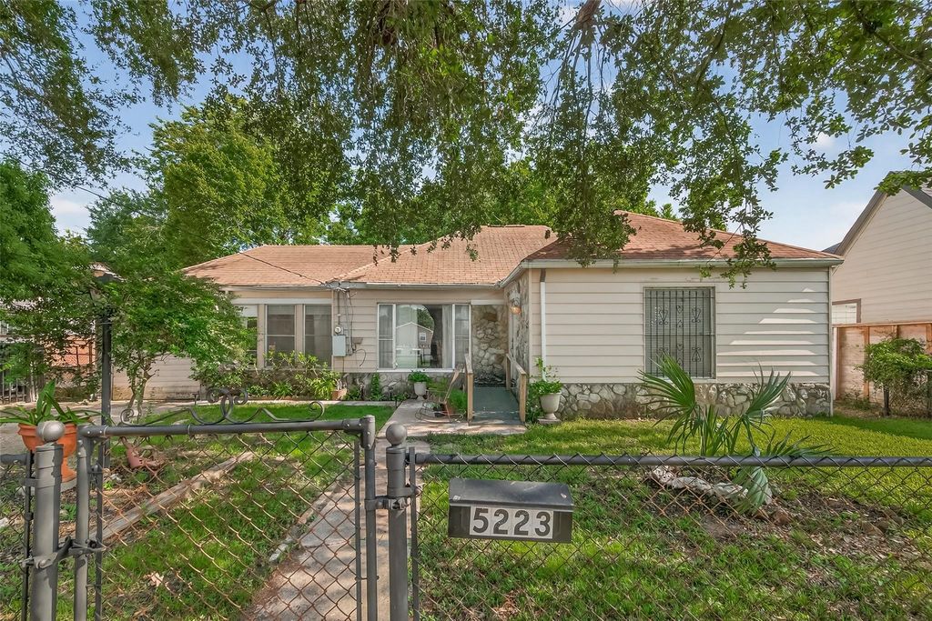 5223 Clay Street, Houston, TX 77023