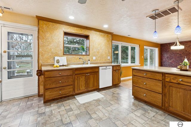 940 S Cotner Boulevard, Lincoln, NE 68510