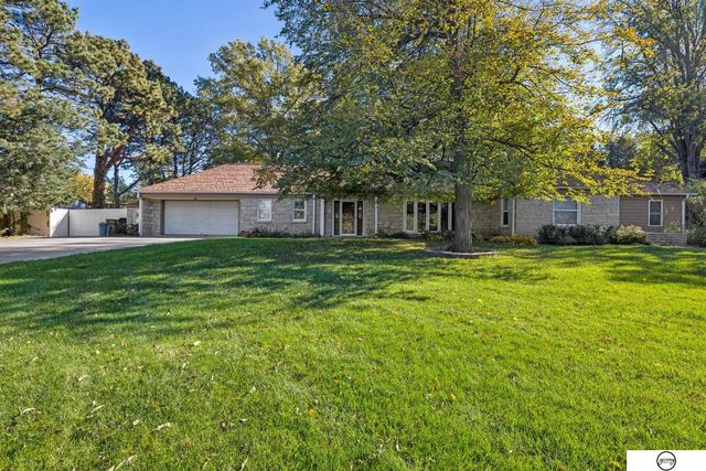 940 S Cotner Boulevard, Lincoln, NE 68510