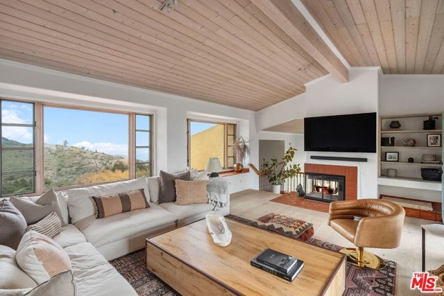 4370 Hillview Drive, Malibu, CA 90265