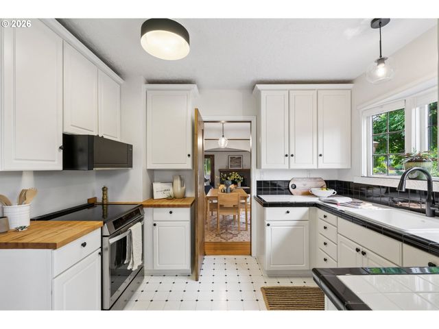 5735 Ne KLICKITAT St, Portland, OR 97213