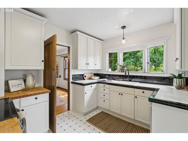 5735 Ne KLICKITAT St, Portland, OR 97213