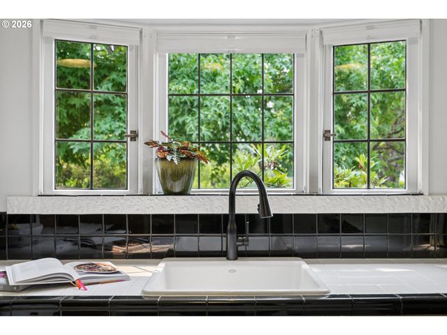 5735 Ne KLICKITAT St, Portland, OR 97213