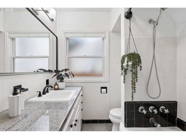 5735 Ne KLICKITAT St, Portland, OR 97213