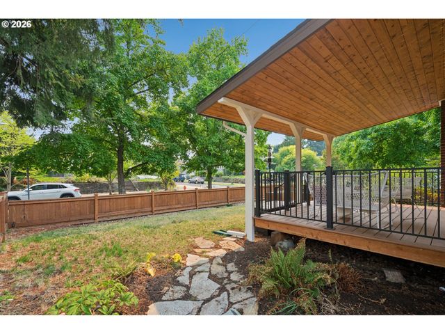 5735 Ne KLICKITAT St, Portland, OR 97213