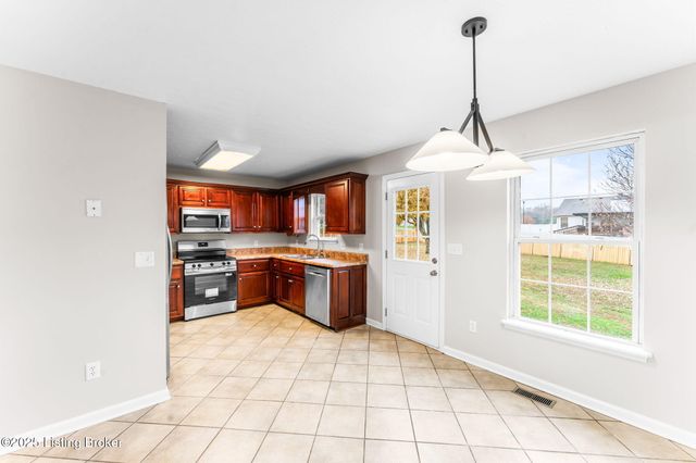 1201 Salem Cir, Bowling Green, KY 42101