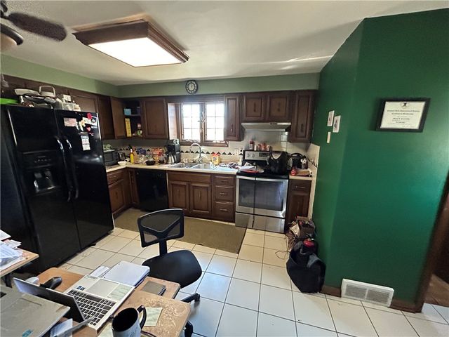 622 Ross Dr, Upper Burrell, PA 15613