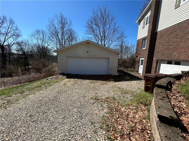 622 Ross Dr, Upper Burrell, PA 15613