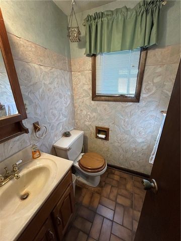 622 Ross Dr, Upper Burrell, PA 15613