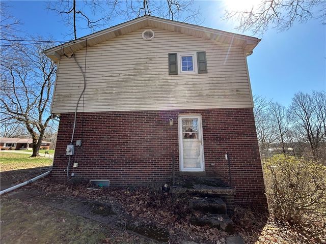 622 Ross Dr, Upper Burrell, PA 15613