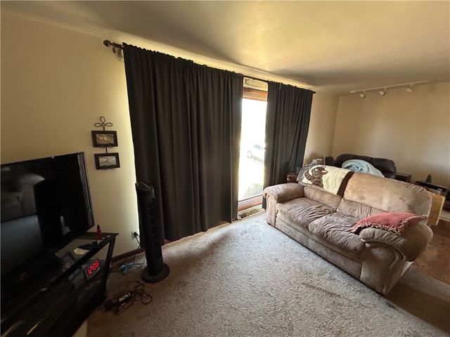 622 Ross Dr, Upper Burrell, PA 15613