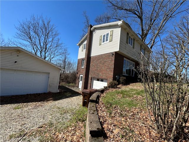 622 Ross Dr, Upper Burrell, PA 15613