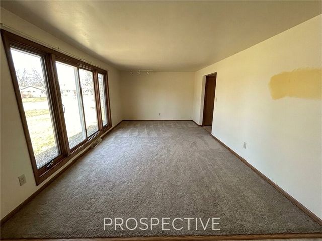 622 Ross Dr, Upper Burrell, PA 15613