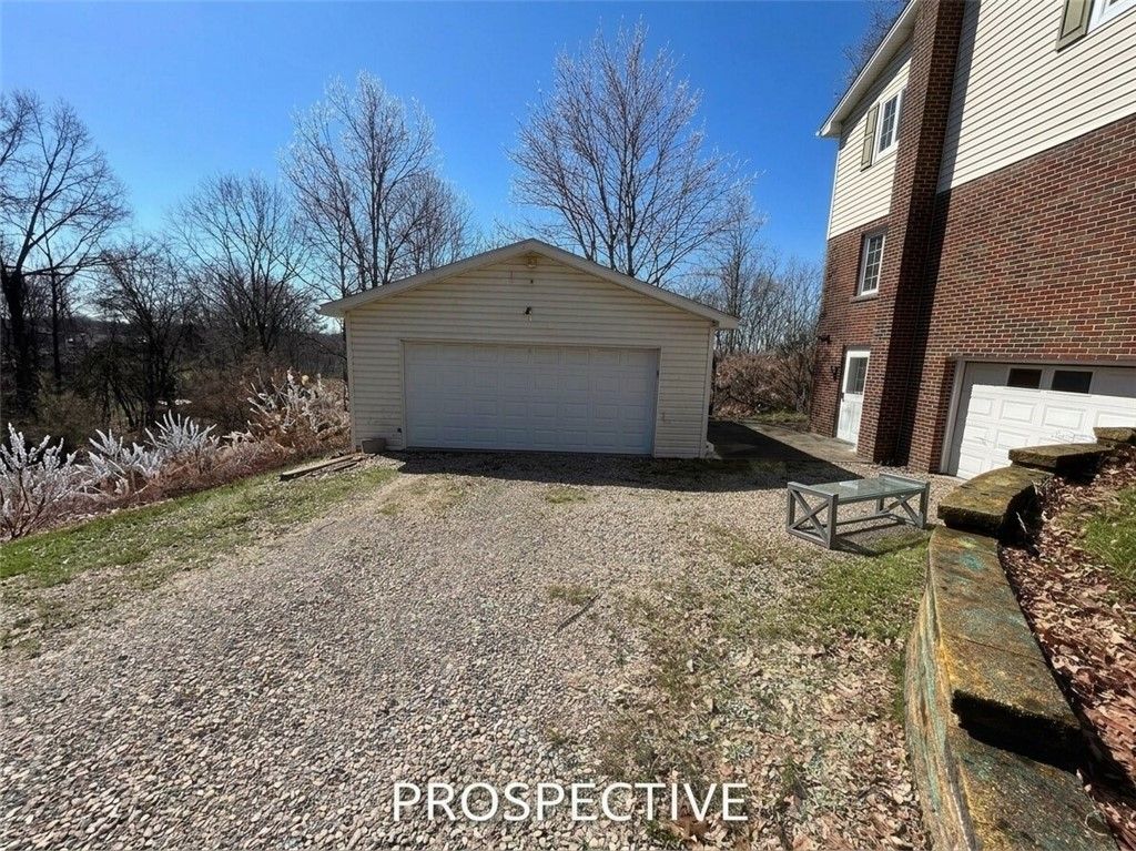 622 Ross Dr, Upper Burrell, PA 15613