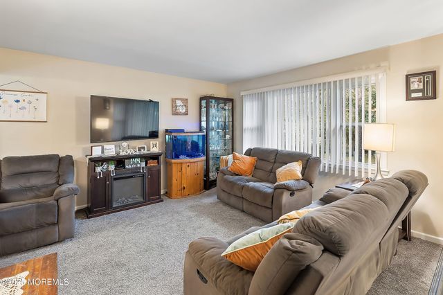 14 Elm Street, Jackson, NJ 08527