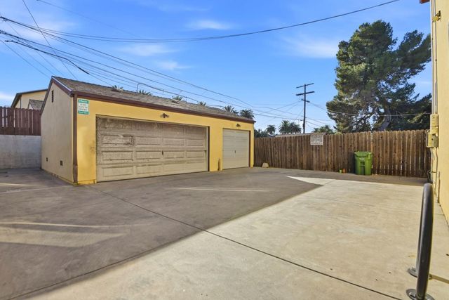 1614 W 39th Place, Los Angeles, CA 90062