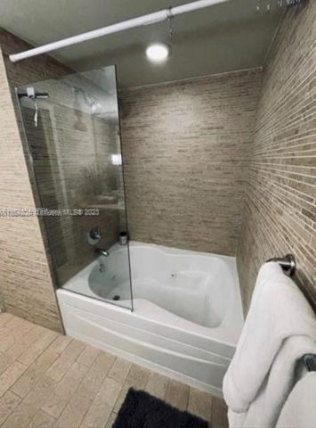 50 Biscayne Boulevard 607, Miami, FL 33132