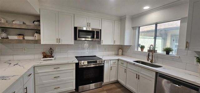 724 Country Place Drive E, Houston, TX 77079