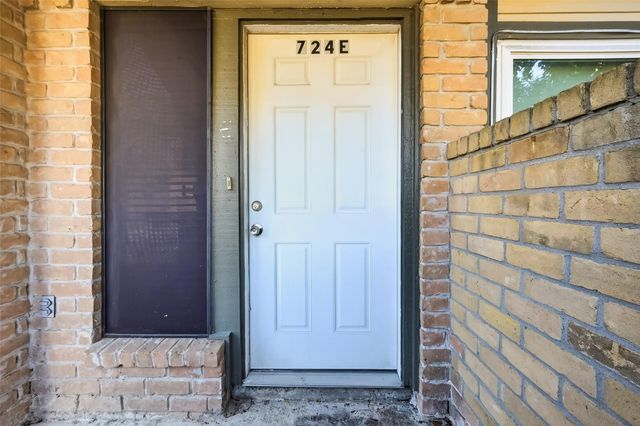 724 Country Place Drive E, Houston, TX 77079