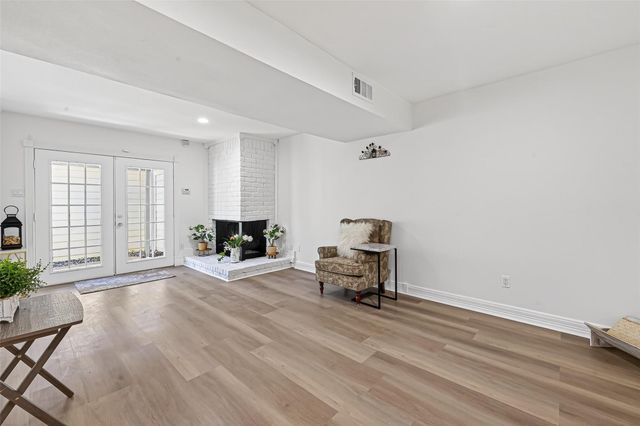 724 Country Place Drive E, Houston, TX 77079