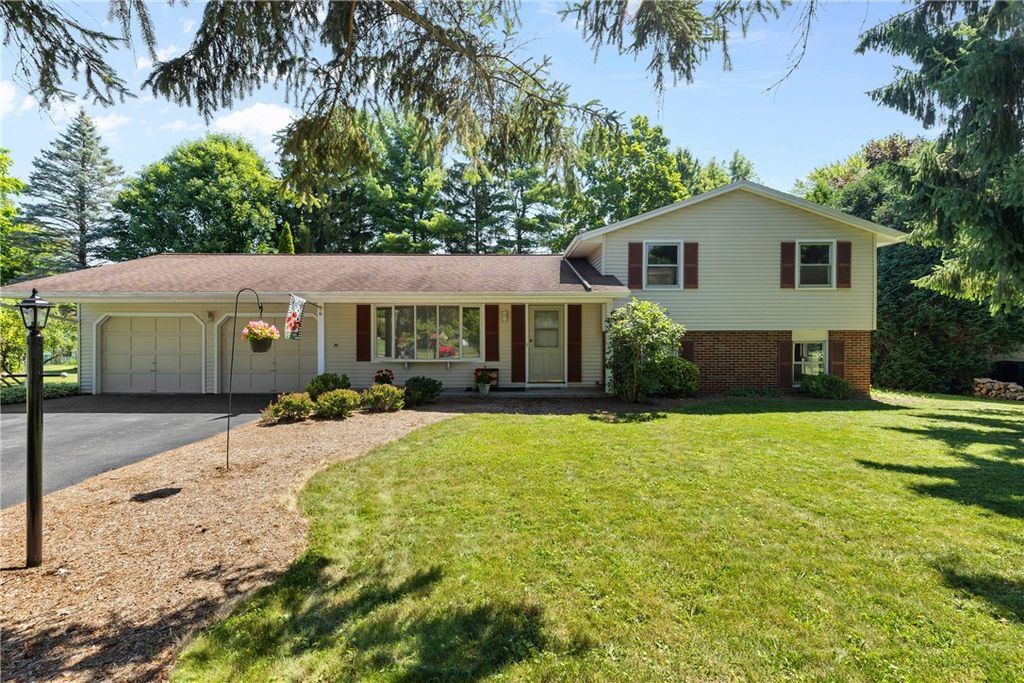 6 Silver Birch Circle, Perinton, NY 14450