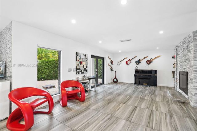 2886 NE 25th Street, Fort Lauderdale, FL 33305