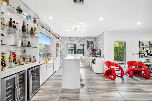 2886 NE 25th Street, Fort Lauderdale, FL 33305