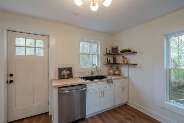 3527 Carlton Avenue Ne, Grand Rapids Twp, MI 49525
