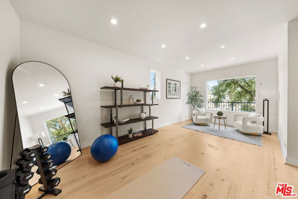 2927 Park Center Drive, Los Angeles, CA 90068 — photo 5