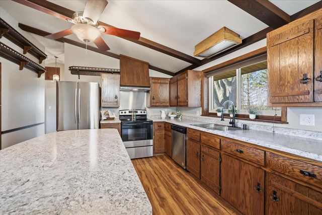 255 Hilldale DRIVE, Hartford, WI 53027