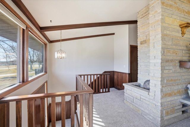 255 Hilldale DRIVE, Hartford, WI 53027