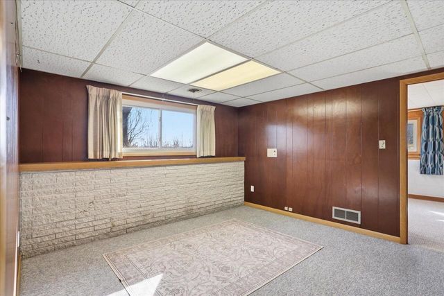 255 Hilldale DRIVE, Hartford, WI 53027