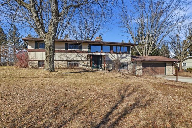 255 Hilldale DRIVE, Hartford, WI 53027