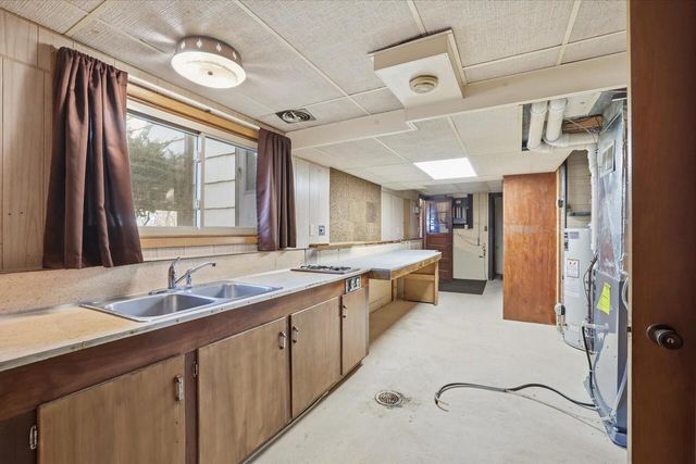 255 Hilldale DRIVE, Hartford, WI 53027