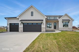 7325 NW Beaver Drive, Johnston, IA 50131