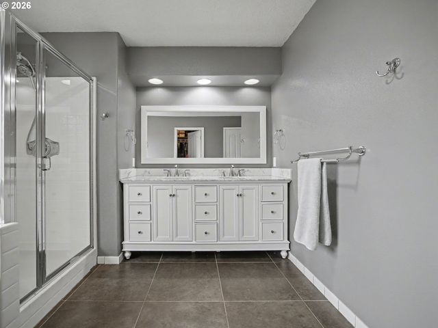 13191 WICKIUP Dr, Oregon City, OR 97045