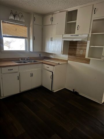 1704 Throckmorton Street, Gainesville, TX 76240