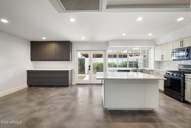 4208 N PARKWAY Avenue, Scottsdale, AZ 85251